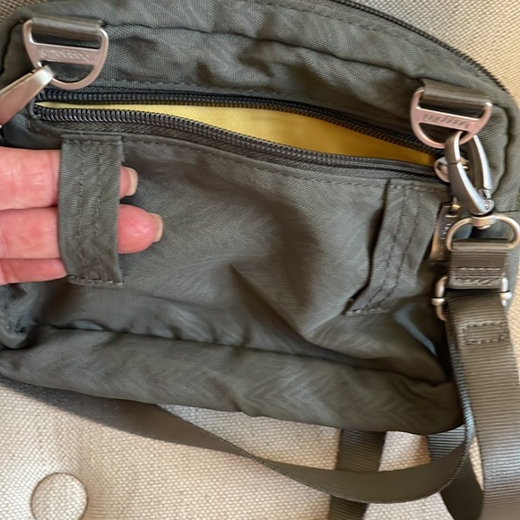 Baggallini Crossbody Or Belt Bag - Picture 7 of 7